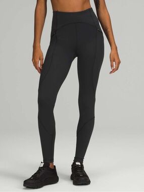 Lululemon Rain Repellent High-Rise Running Tight 28"
Black size 8